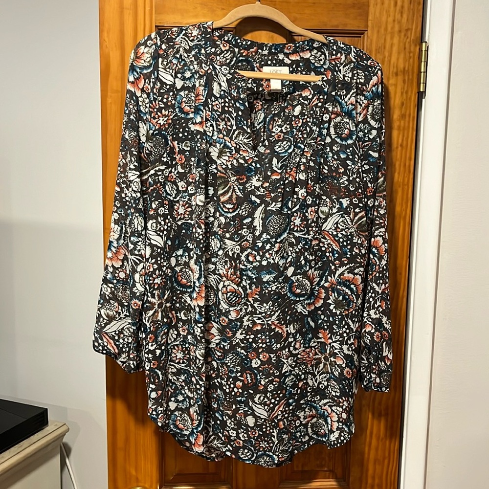 Ann Taylor LOFT blouse size medium